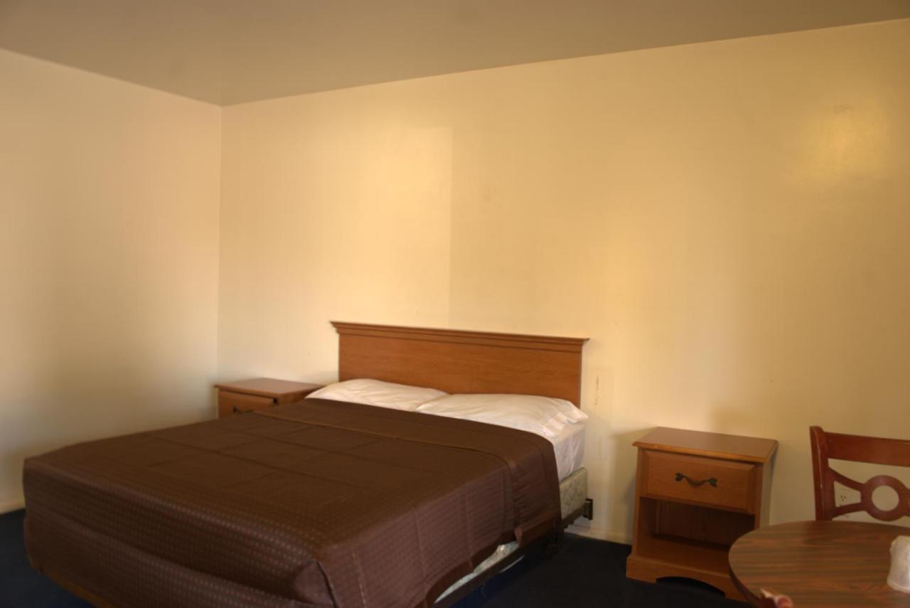 Super Inn Motel By Downtown Pomona Exterior photo